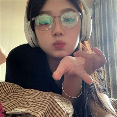 沙滩上的夏娃